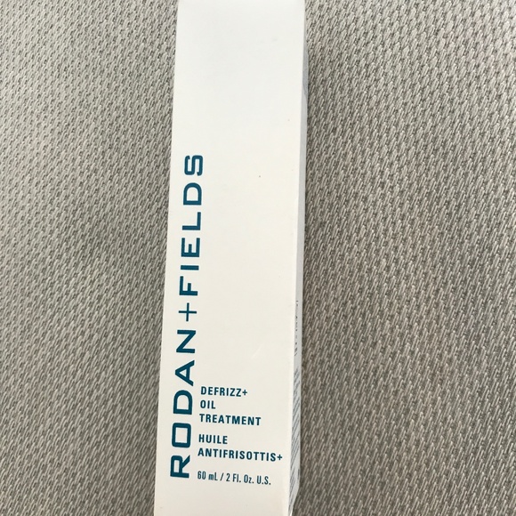 RODAN & FIELDS DEFRIZZ OIL HAIR TREATMENT - Picture 1 of 1